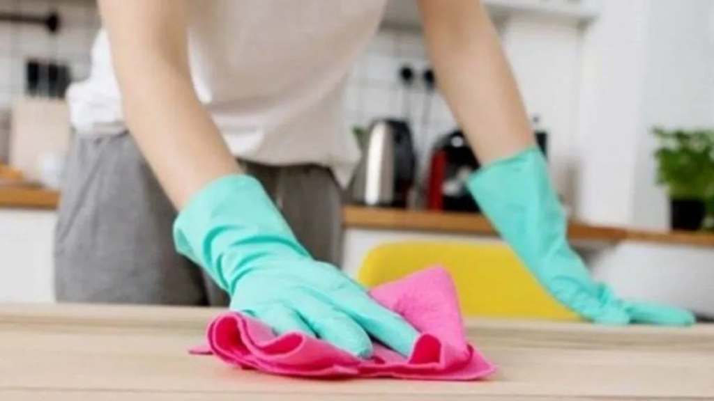 Sueldo de empleadas domésticas de agosto: cuánto cobrarán por hora y por mes