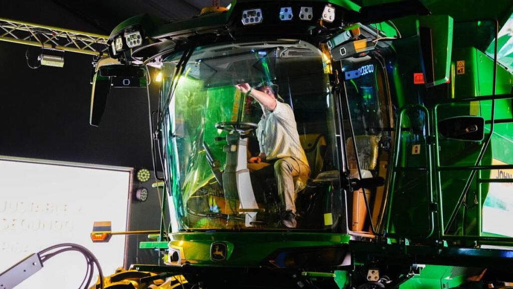 John Deere revolucionó Expoagro: presentó una cosechadora que asegura un 20% más de productividad