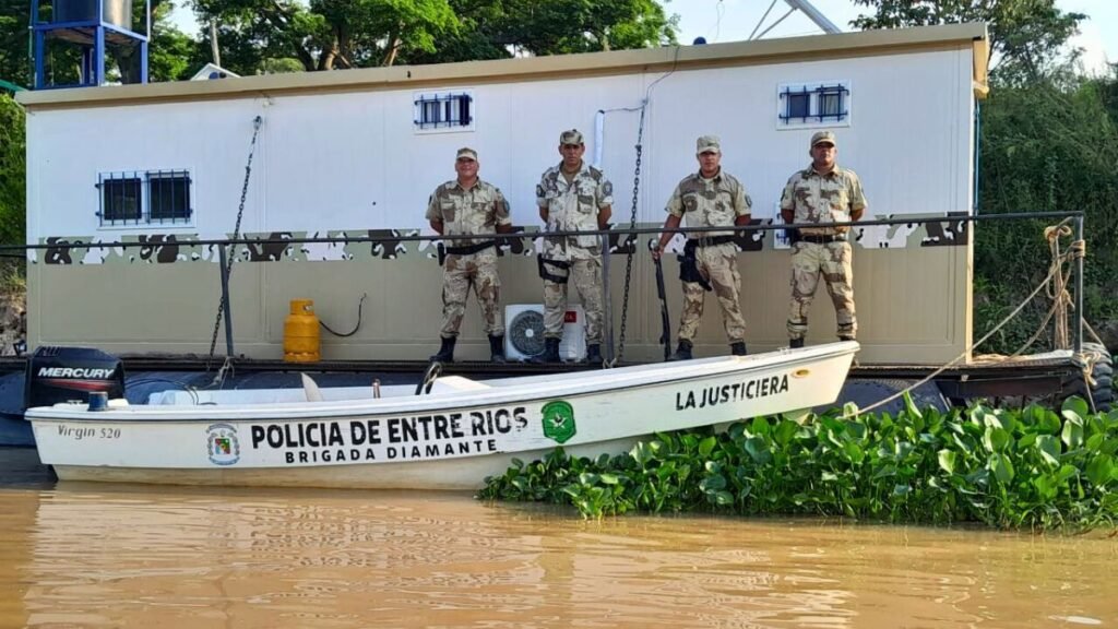 Comisaría flotante: una solución innovadora contra la inseguridad en el Río Paraná
