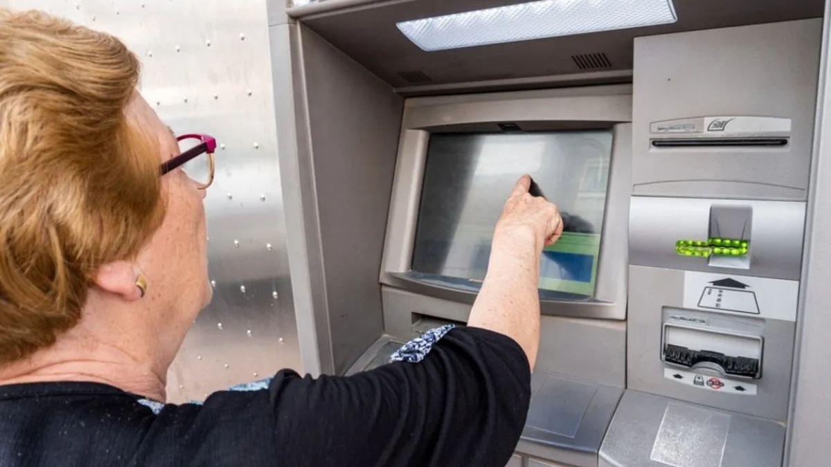 El Gobierno dio a conocer el aumento de jubilados y pensionados. El Gobierno dio a conocer el aumento de jubilados y pensionados.