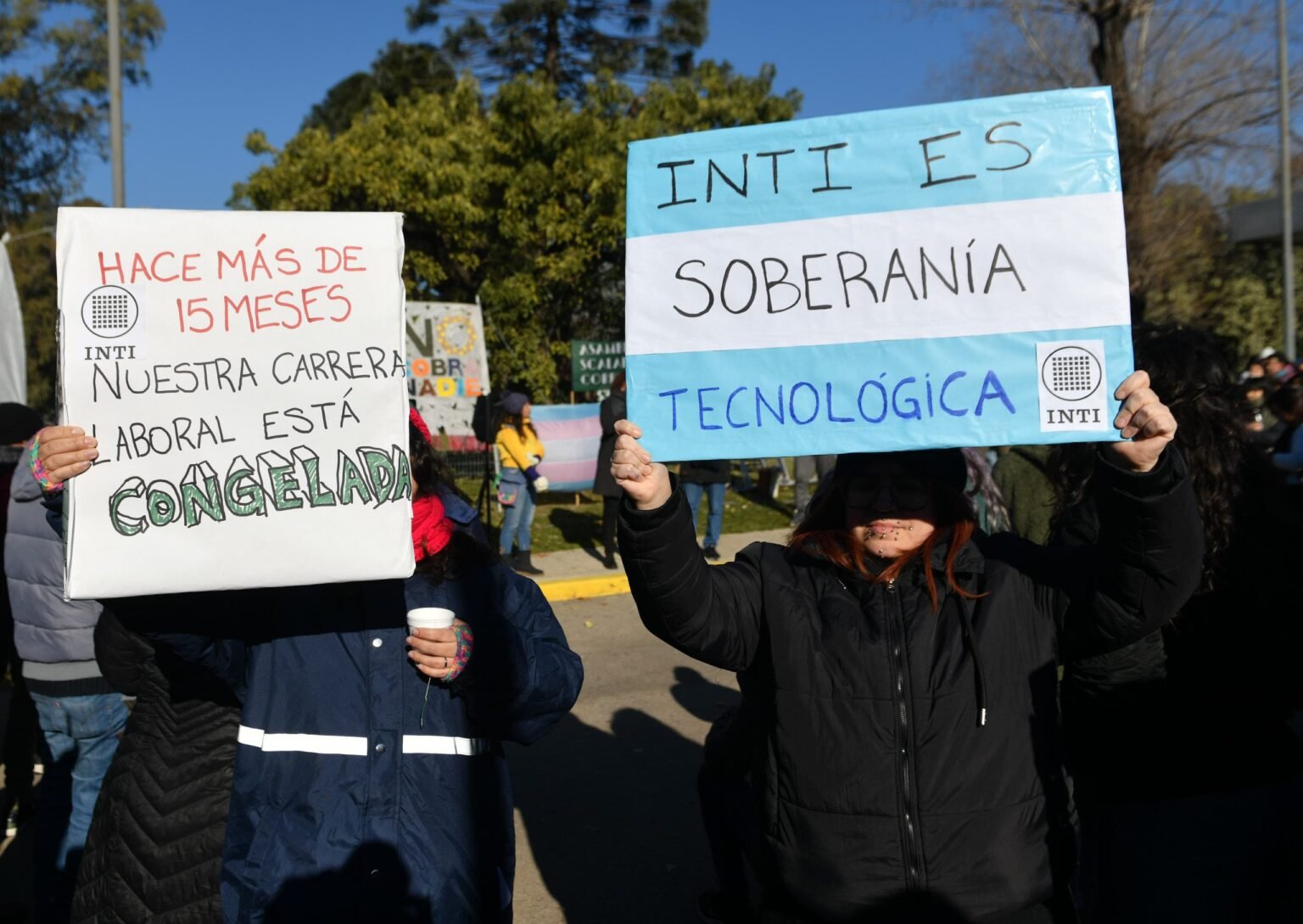 “Abajo el maldito decreto”: movilización de trabajadores del INTI en contra del recorte del Gobierno