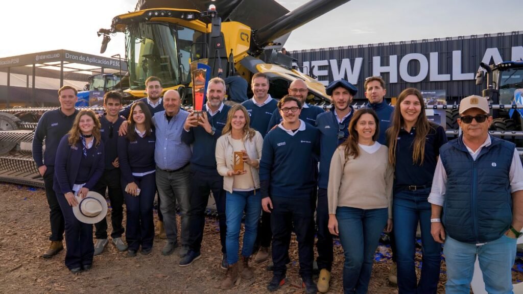 Grosso Tractores fue distinguido por New Holland y celebra sus 30 años junto a la marca