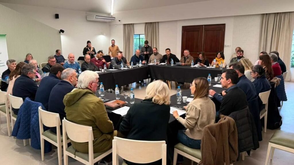 Caminos rurales: fuerte debate en la mesa regional convocada por la Sociedad Rural de Rafaela