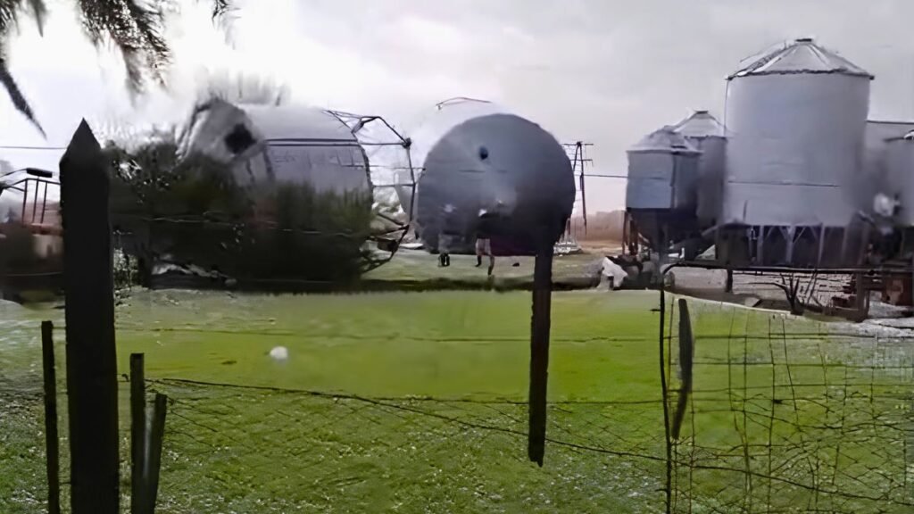 Viento y granizo golpearon al campo santafesino: silos derribados y lotes agrícolas muy dañados